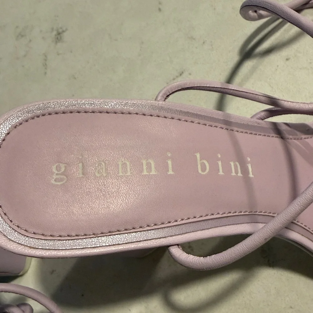 Gianni Bini leather strappy ankle wrap toe loop sandals Size 10M Color Purple